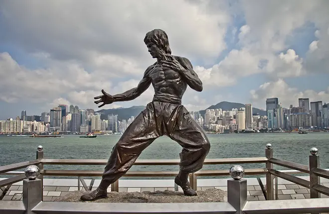 Monumen kepada Bruce Lee di Hong Kong