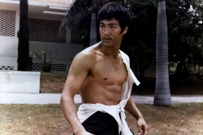 Bruce Lee - biografija, sporto karjera, asmeninis gyvenimas, mirtis, nuotraukos, filmai, gandai ir naujiena 20814_7