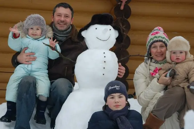 Nikita Salopin con la famiglia