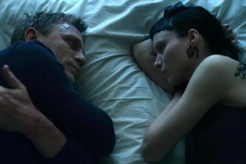 Daniel Craig en Rooney Mara in die film "Meisie met 'n tattoo van die draak"