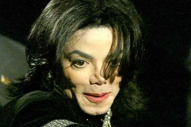 Michael Jackson només va confirmar 3 cirurgia plàstica