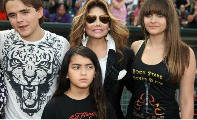 Децата на Мајкл Џексон со пејач Џенет Џексон