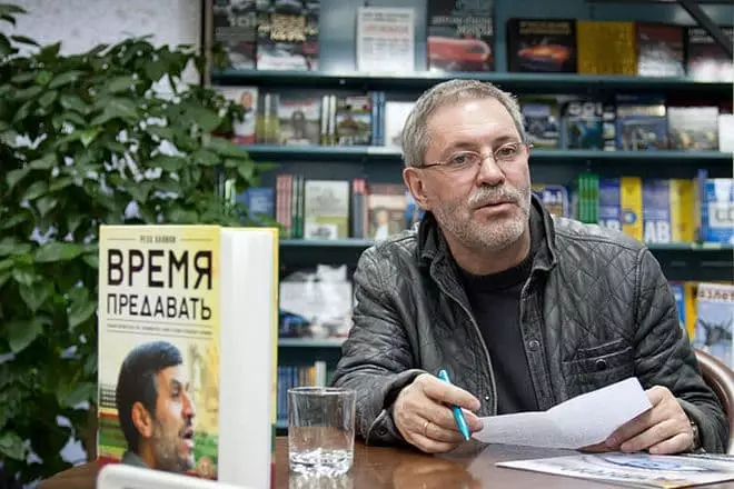 Wartawan Mikhail Leontiev