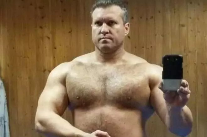 Body Bodybuilder Vadima in der Wohnung von Peter Drangi entdeckt