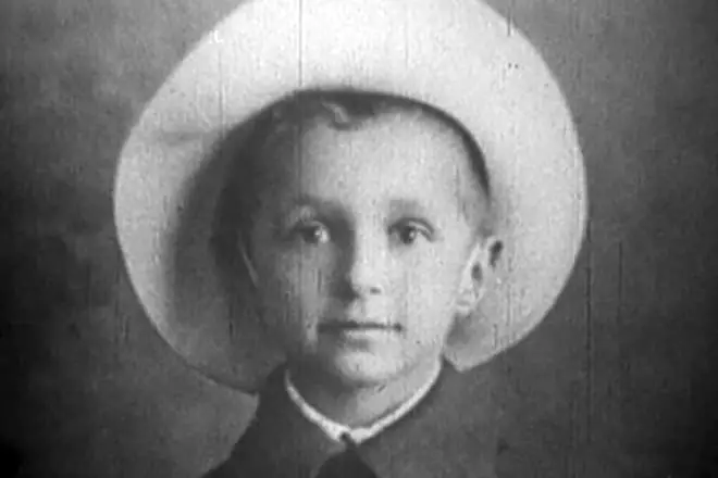 Georgy Millar gyermekkorban