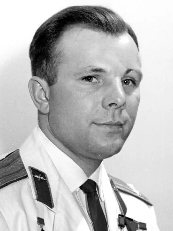 Yuri Gagarin - Biografi, Space, First Flight, Foto, Årsaken til døden