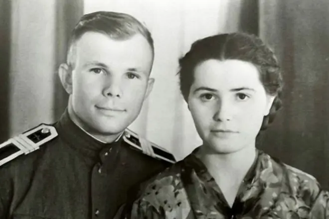 Yuri Gagarin at Valentina Goryachev.