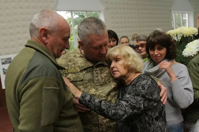 Ada Rogshev ar Ukrainas cīnītājiem