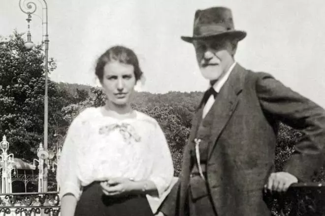 Sigmund Freud con la figlia Anna