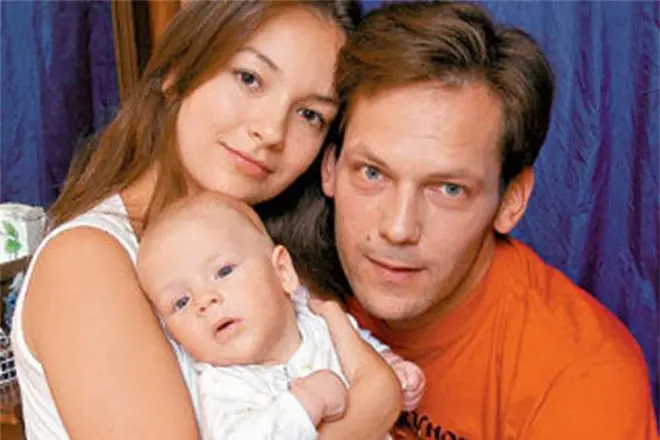 Dmitry Shcherbina og Olga Pavloviec og sønn