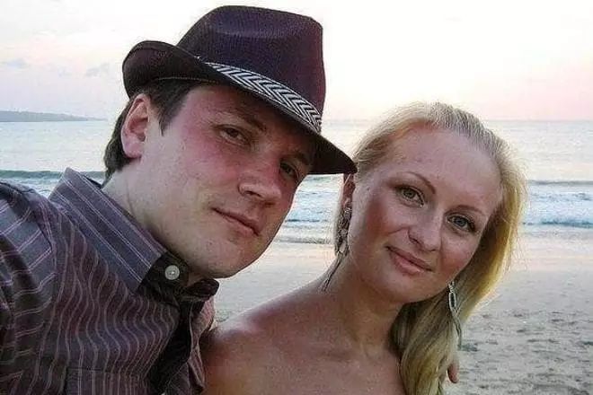جزارو vyacheslav مع زوجته