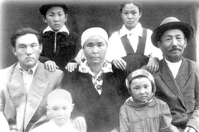 Nursant Nazarbajev sa porodicom