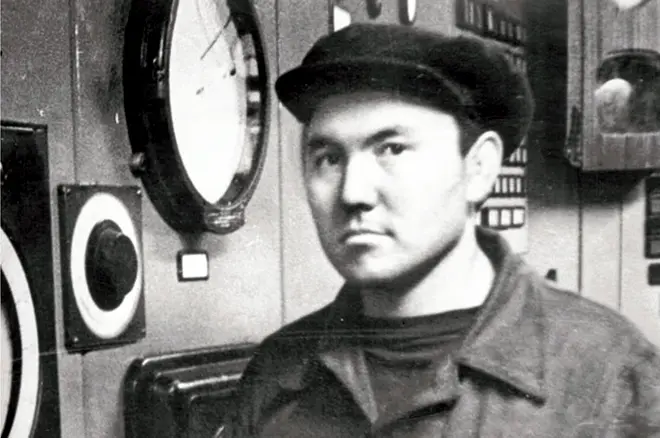 Nursultan Nazarbayev在青年中