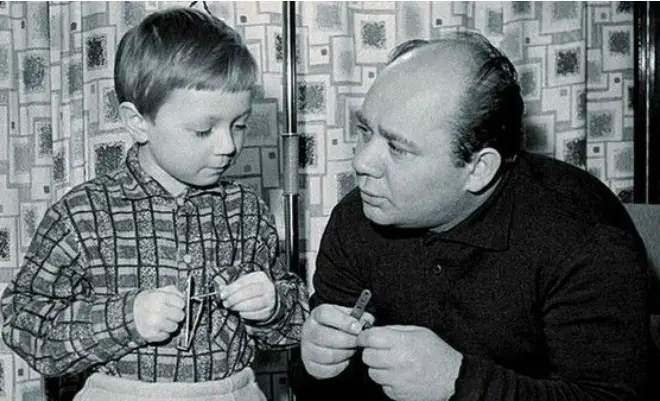 Evgey Leonov pẹlu ọmọ Andrei Leonov