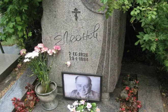 La tumba de Evgenia Leonov