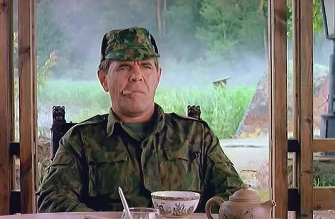 Alexey Buldakov kao general Ivigin