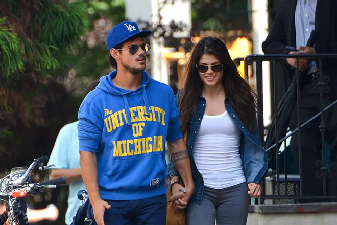 Marie Avgeropoulos e Taylor Lautner
