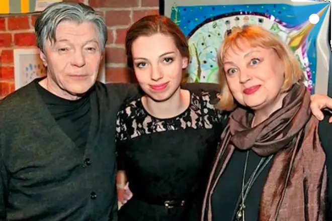 Alexander Zbruev met dochter en Elena Shanina