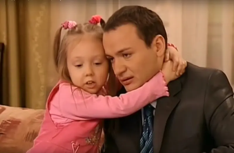 Alexander Oleeshko และ Katya Starshov ในละครโทรทัศน์ "Daddy's Daughters"