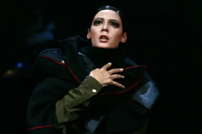 Lydia Vellezhev στο θέατρο