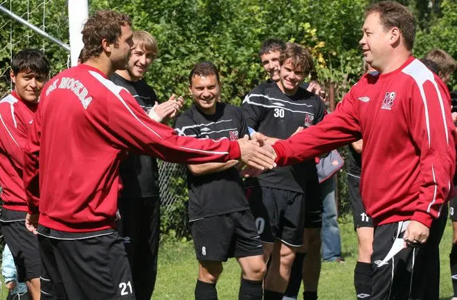 Leonid Slutsky di pelatihan FC