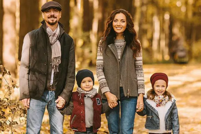 Денис Никифоров със съпругата и децата си