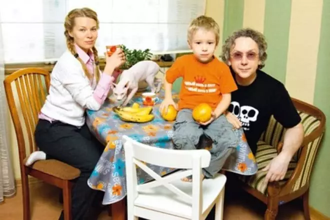 Vadim Demmo com sua esposa Veronica e filho William
