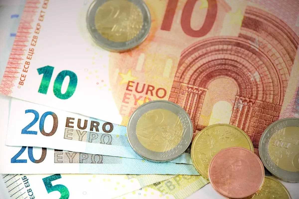 Ráta malairte dollar sa Bhealarúis: 2020, euro, slógaí, saineolaithe, Banc Náisiúnta, Dinimic
