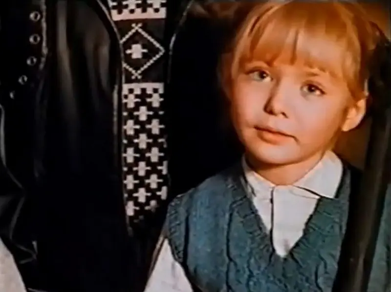 Karina Razumovskaya dans l'enfance (cadre du film "Act, Momya!")