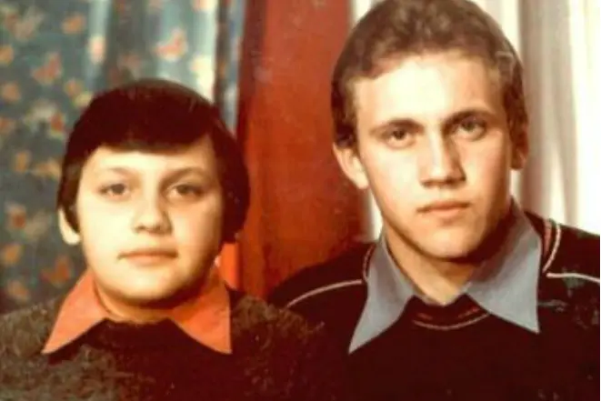 Stas Mikhailov در دوران کودکی با برادر والری