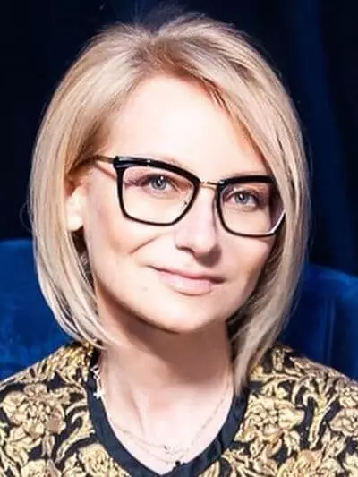 Evelina Xromchenko - tarjimaievor, shaxsiy hayot, fotosuratlar, yangiliklar, stilist, ekspert, veb-sayti "Moda uchastkalar", "Modali jumlalar", "Moda punkti", 2021 moda jumlasi