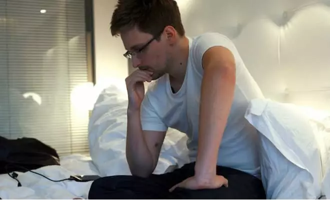 Em 2017, Edward Snowden estendeu uma autorização de residência