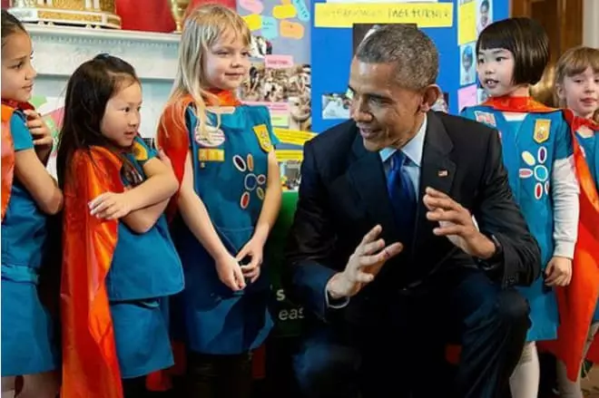 बाराक ओबामा बच्चाहरूको साथ