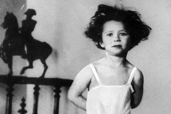 مایا Plisetskaya در دوران کودکی