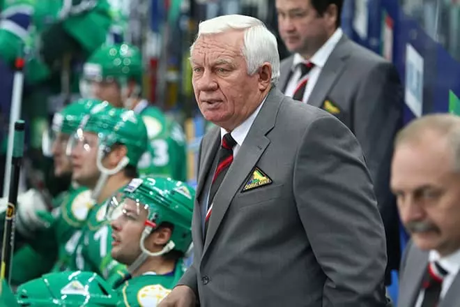 教练Sergey Mikhalev.