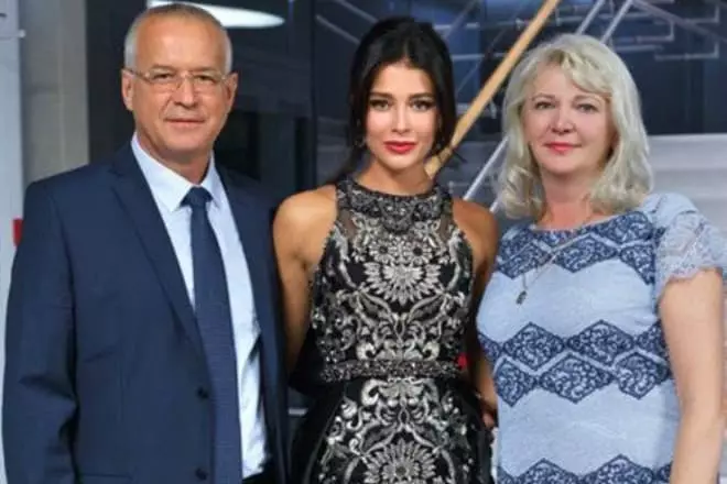 Sofia Nikitchuk avec des parents