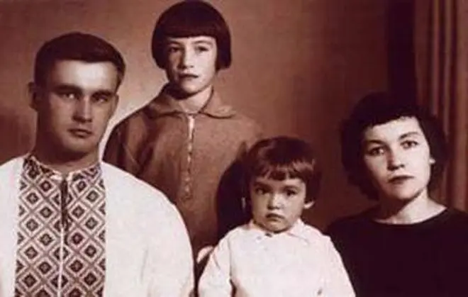 Anna Samokhin med forældre og søstre