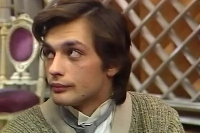 Alexander Domogarov dans la jeunesse (cadre du film "et la lumière dans l'obscurité brille")