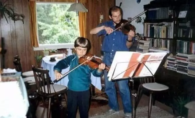 Alexander Rybak na infância com seu pai