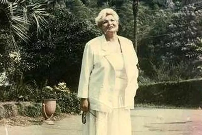 Sister Bari Alibasova Rosa Alibasova