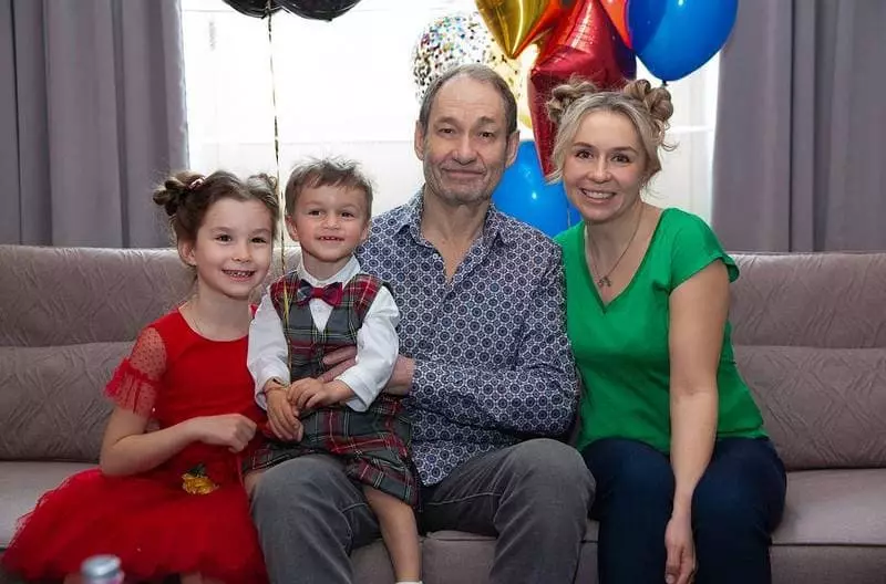 Leonid Boguslavsky med sin fru och barn