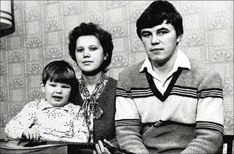 Tatyana Arshavina com seu marido e filho