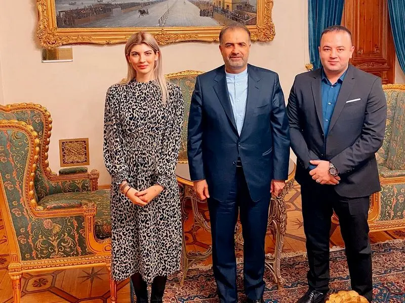 クリスティーナボッシュチと彼の配偶者とロシアのイラン大使