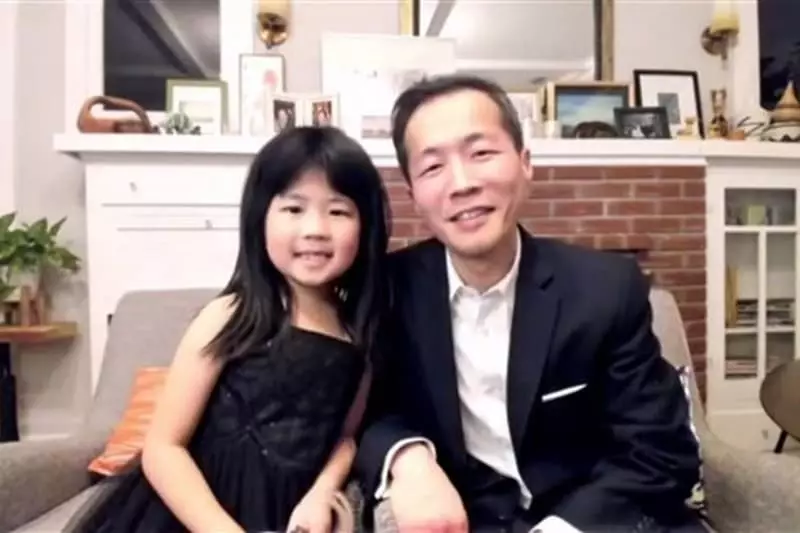 Lee Isaac Chun s svojo hčerko