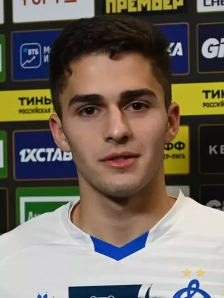 Arsen Zakharyan - بیوگرافی، اخبار، عکس، زندگی شخصی، دینامو فوتبالیست (مسکو)، "نمایش مشخصات عمومی"، بازیکن فوتبال 2021