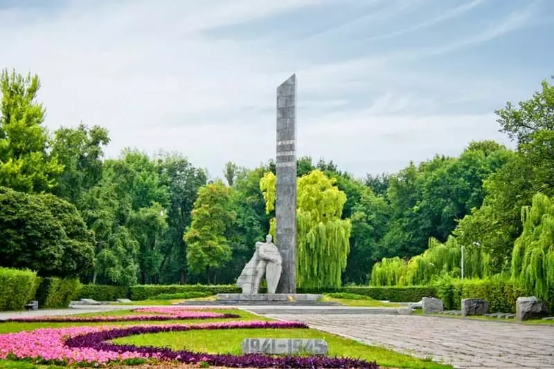 Гробът на Петър Лидова в Мемориалния комплекс на войникната слава в Полтава