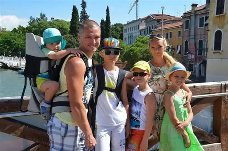 Froza romana y su esposa y sus hijos.