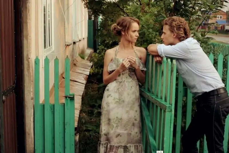 Anastasia Kuimov和Maxim Sarpov在電影中“尼西庫”