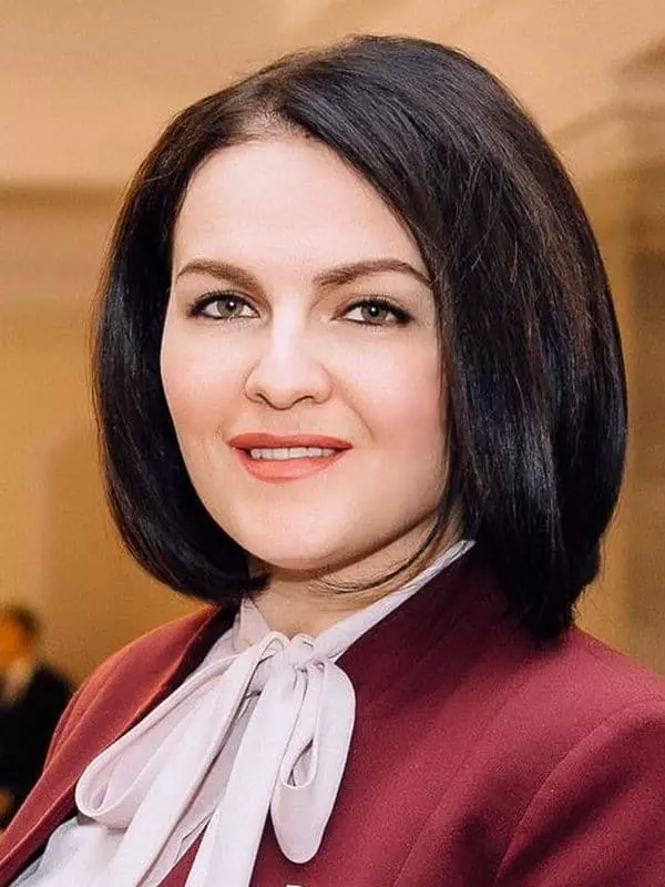 Anna Kuvichko - biography, personal life, photo, news, deputy of the State Duma, Song about Putin, children 2021