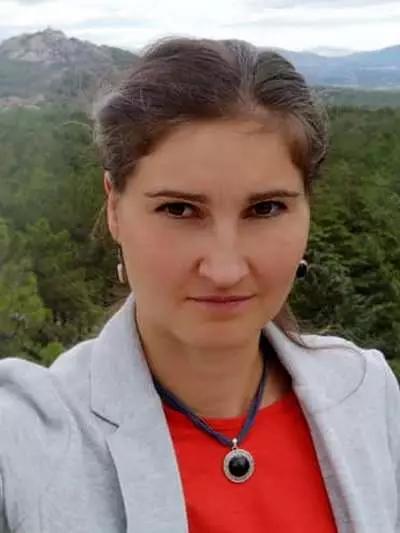 Anastasia Popova - بیوگرافی، زندگی شخصی، عکس، اخبار، روزنامه نگار، شوهر، خانواده، خبرنگار VGTRK 2021